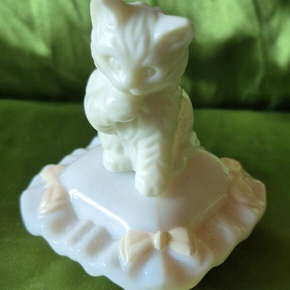 Vintage Avon Milk Glass perfume glass - Picture 1 of 2